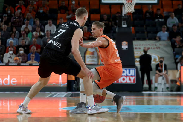 期强引新援 期强引新援